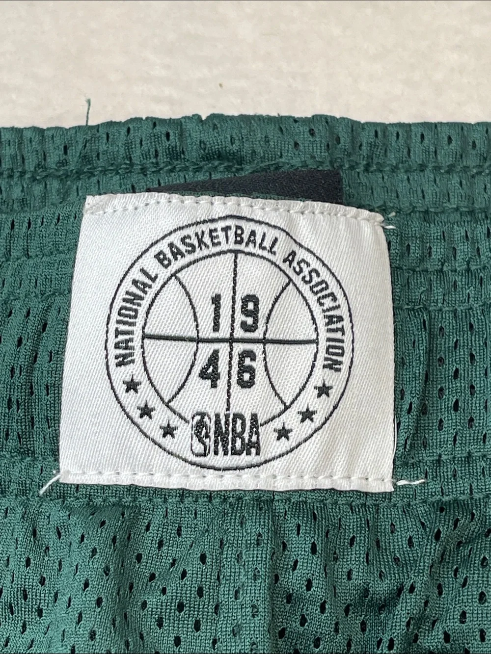 NBA Dark Green Mesh LINED Basketball Shorts with White Trim MENS SIZE M